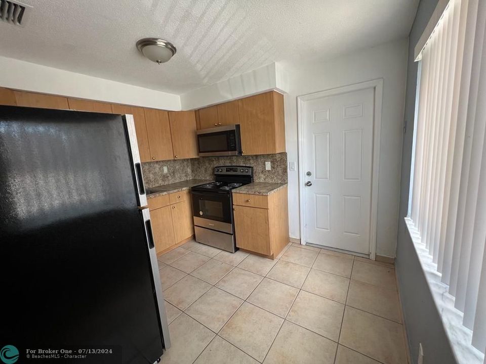 Recently Sold: $2,300 (2 beds, 2 baths, 1782 Square Feet)