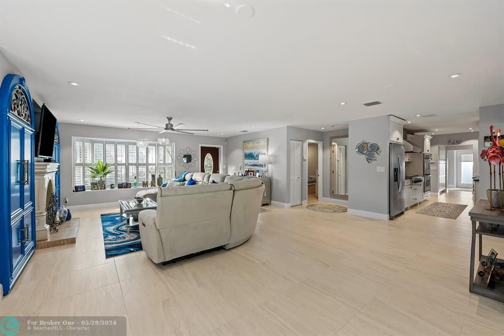 For Sale: $1,698,000 (3 beds, 2 baths, 2392 Square Feet)