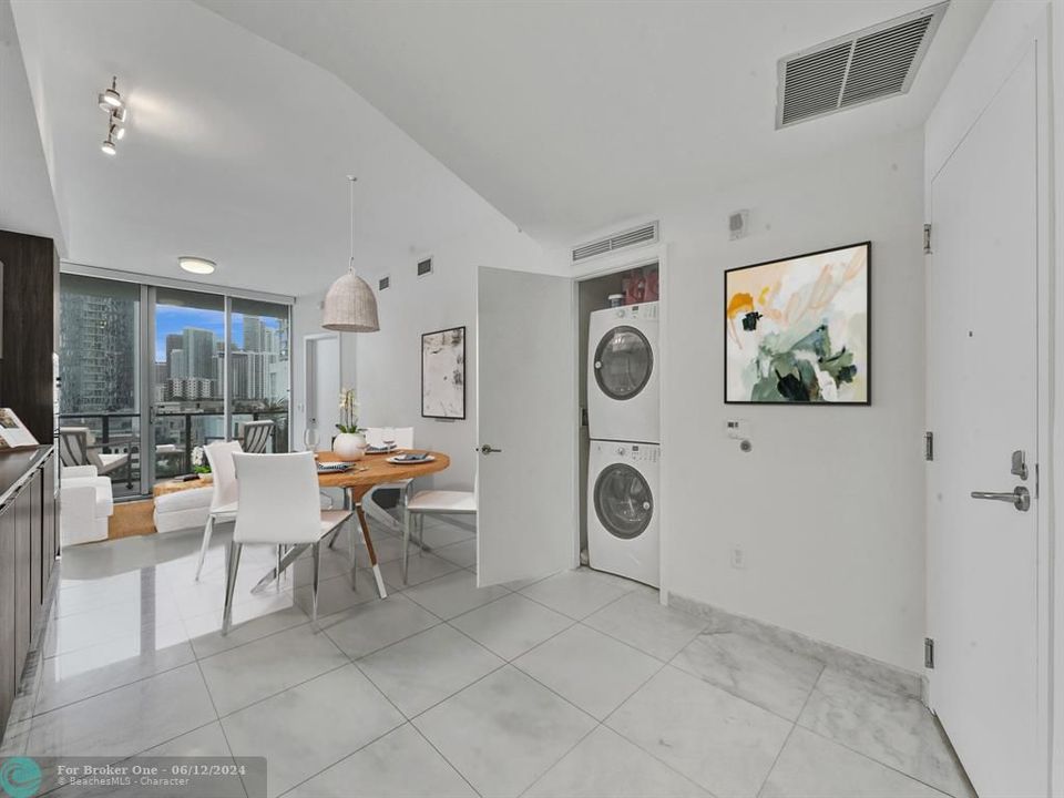 For Sale: $695,000 (1 beds, 2 baths, 790 Square Feet)