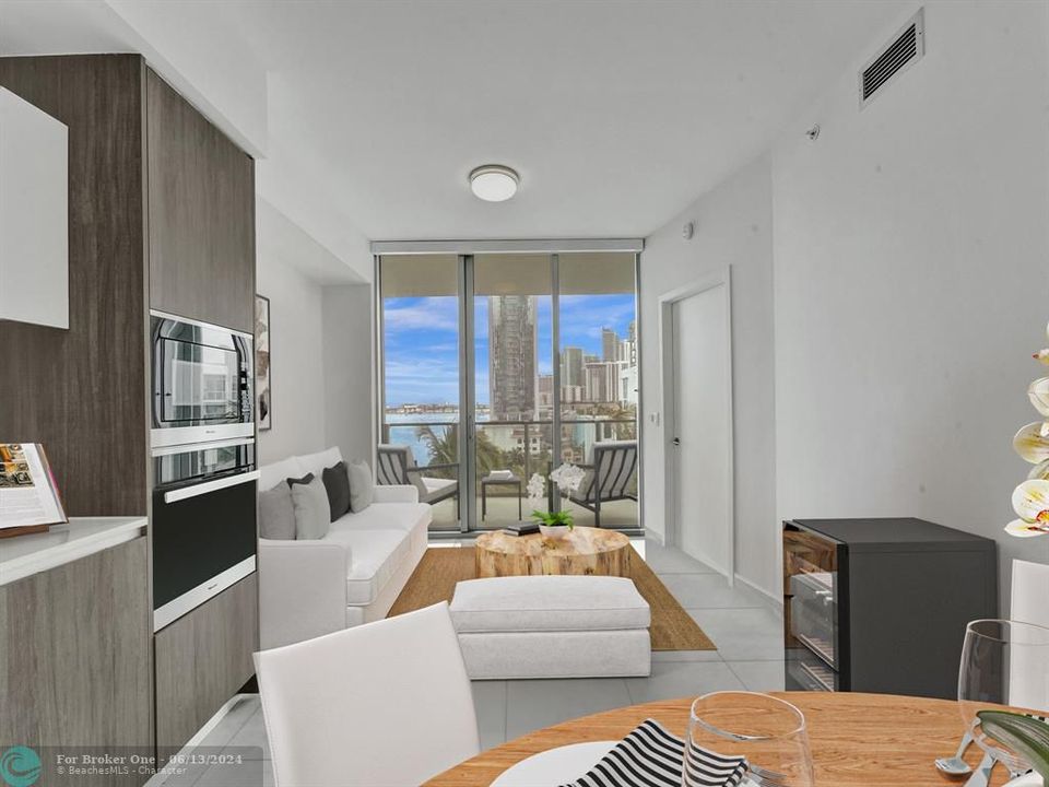For Sale: $695,000 (1 beds, 2 baths, 790 Square Feet)