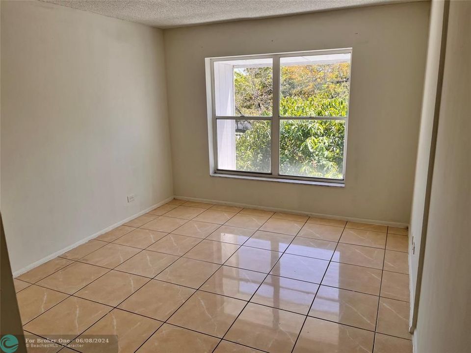 Active With Contract: $189,000 (2 beds, 2 baths, 1150 Square Feet)