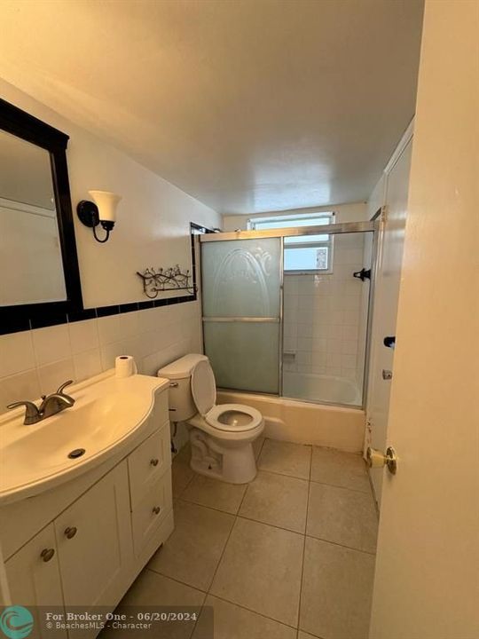 Active With Contract: $147,900 (1 beds, 1 baths, 668 Square Feet)
