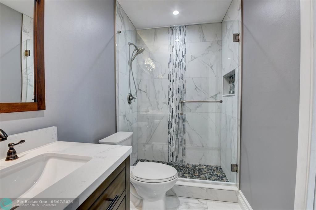 For Sale: $220,000 (1 beds, 2 baths, 1068 Square Feet)