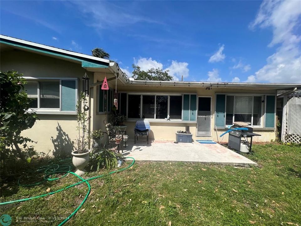 Active With Contract: $369,900 (2 beds, 1 baths, 1162 Square Feet)