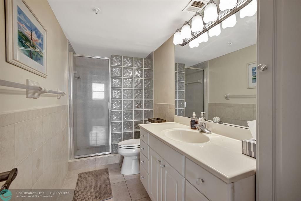 Active With Contract: $399,000 (2 beds, 2 baths, 1069 Square Feet)