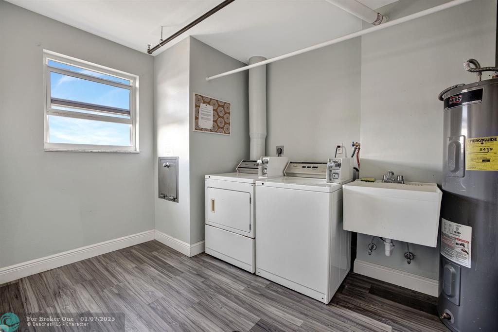 Active With Contract: $399,000 (2 beds, 2 baths, 1069 Square Feet)