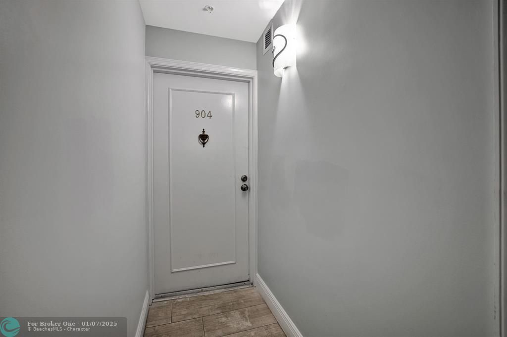 Active With Contract: $399,000 (2 beds, 2 baths, 1069 Square Feet)