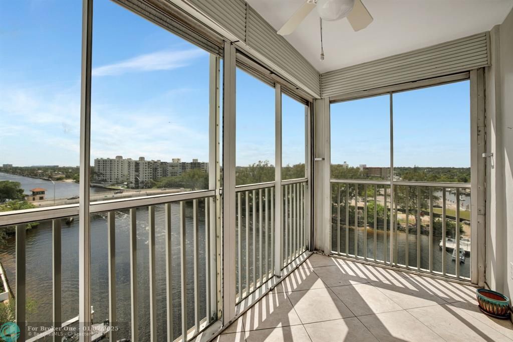 Active With Contract: $399,000 (2 beds, 2 baths, 1069 Square Feet)