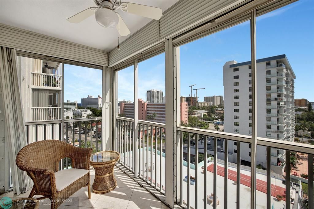 Active With Contract: $399,000 (2 beds, 2 baths, 1069 Square Feet)