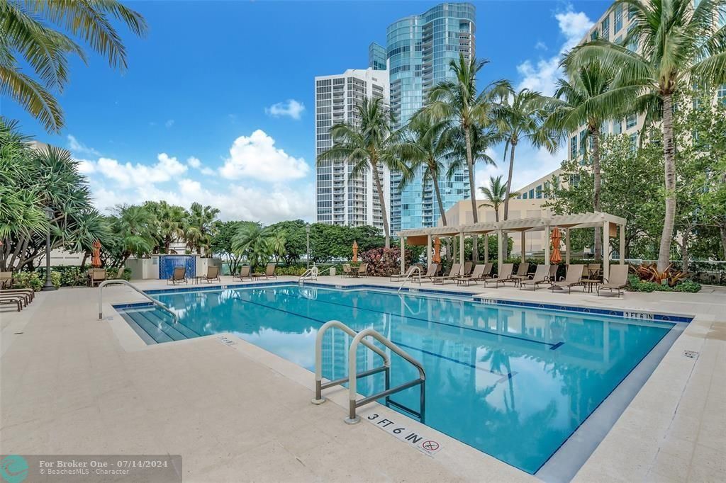 Active With Contract: $1,200,000 (2 beds, 2 baths, 1615 Square Feet)