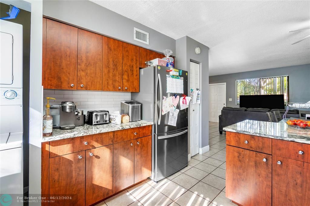 For Sale: $2,850 (3 beds, 2 baths, 1000 Square Feet)
