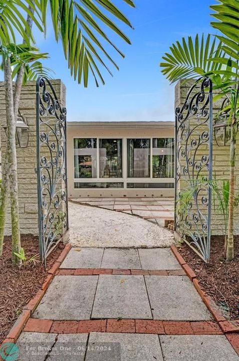 Active With Contract: $719,000 (3 beds, 3 baths, 1720 Square Feet)