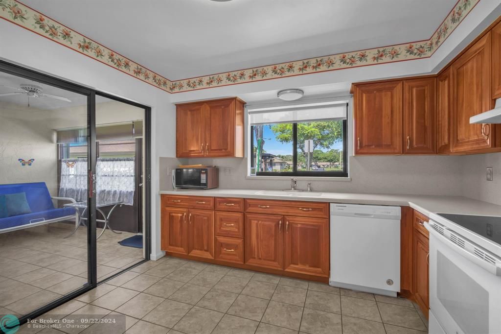 For Sale: $254,900 (2 beds, 2 baths, 1400 Square Feet)