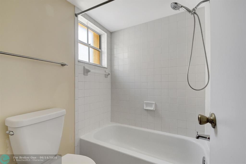 最近租的: $2,000 (1 贝兹, 1 浴室, 760 平方英尺)
