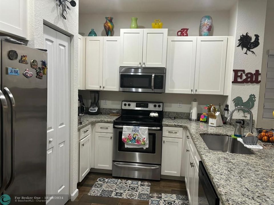 Recently Sold: $475,000 (3 beds, 2 baths, 1572 Square Feet)