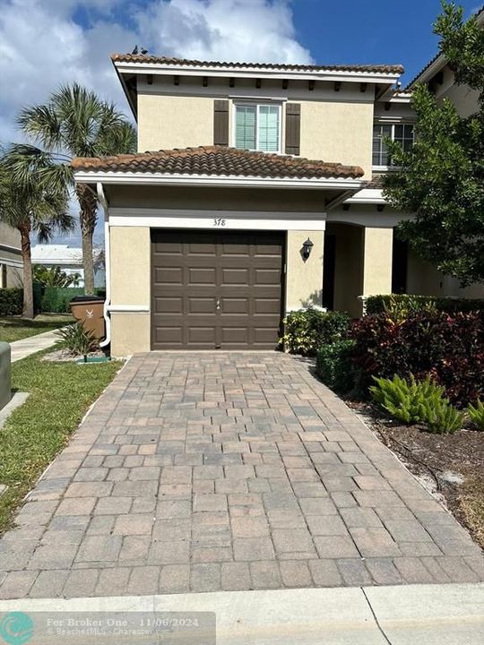 Recently Sold: $475,000 (3 beds, 2 baths, 1572 Square Feet)