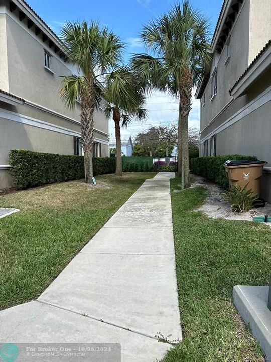 Recently Sold: $475,000 (3 beds, 2 baths, 1572 Square Feet)