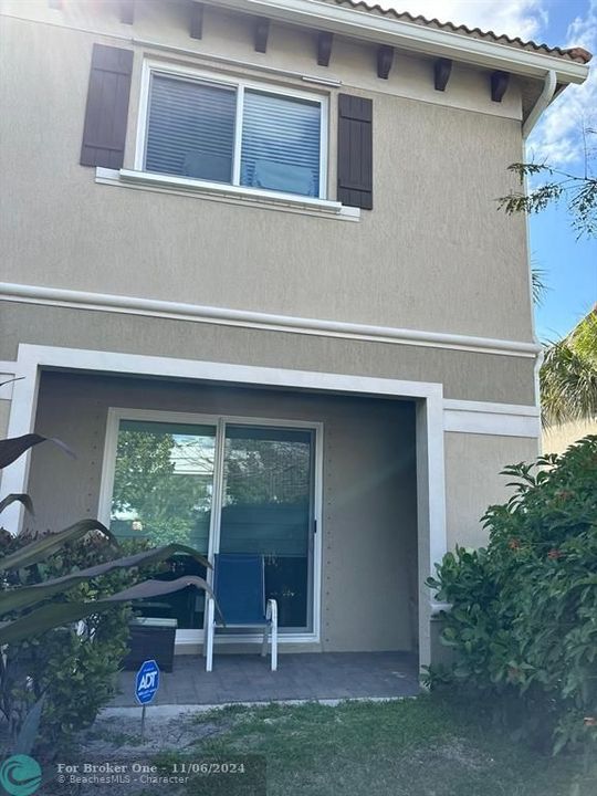 Recently Sold: $475,000 (3 beds, 2 baths, 1572 Square Feet)