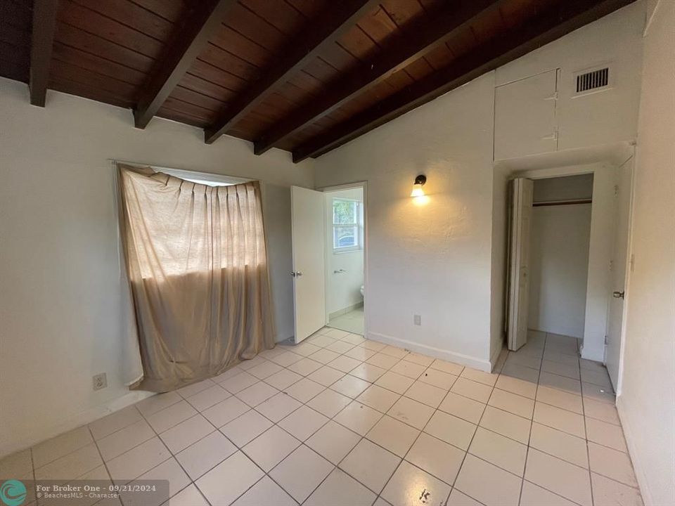 Active With Contract: $2,900 (4 beds, 2 baths, 1259 Square Feet)