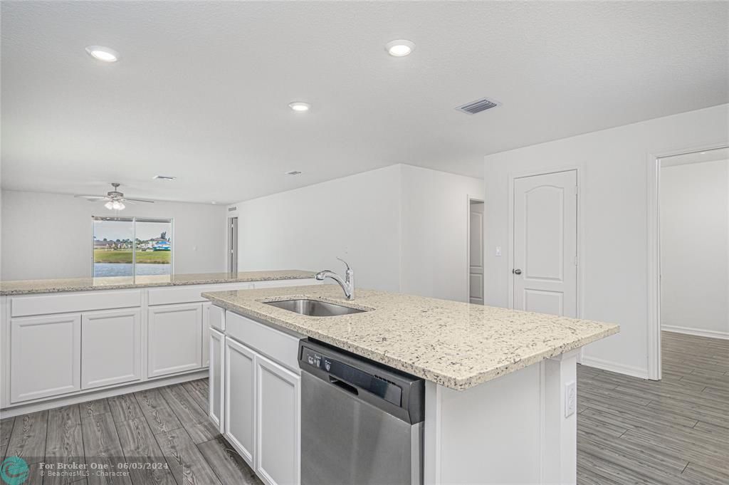 Active With Contract: $381,900 (3 beds, 2 baths, 1696 Square Feet)