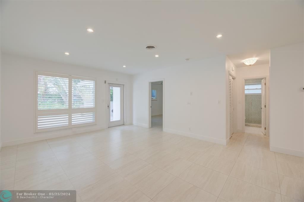 Active With Contract: $3,200 (2 beds, 2 baths, 1300 Square Feet)