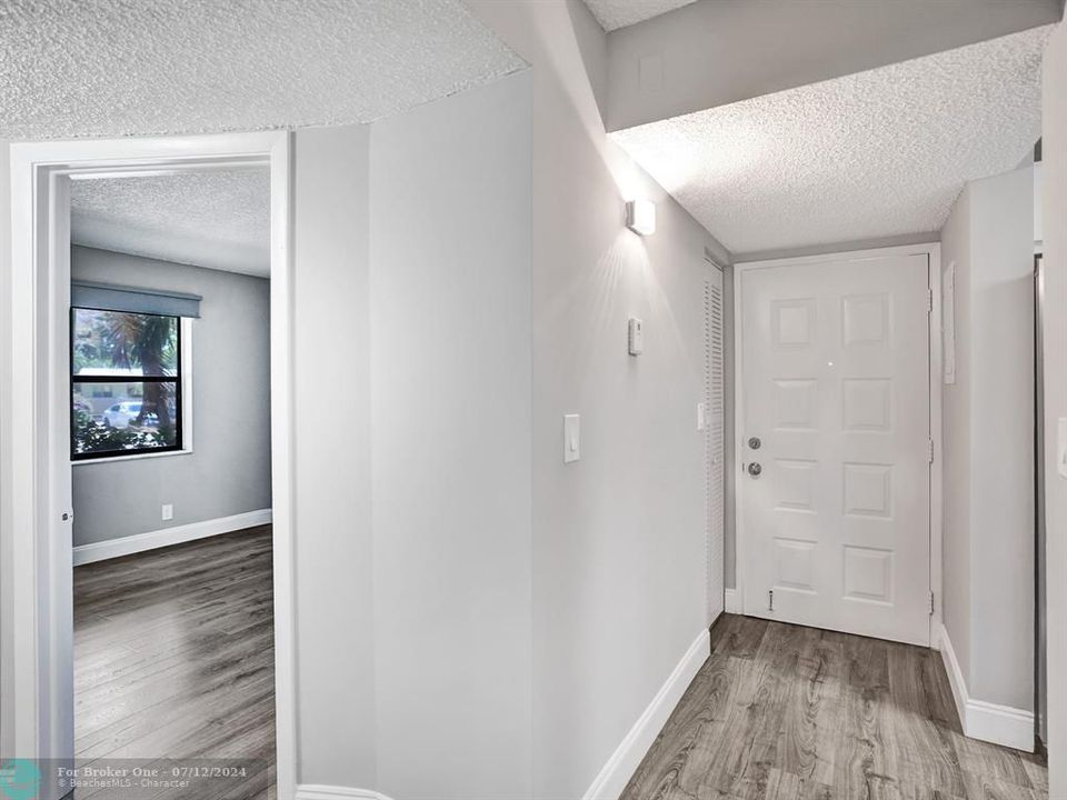 For Sale: $259,999 (2 beds, 2 baths, 840 Square Feet)