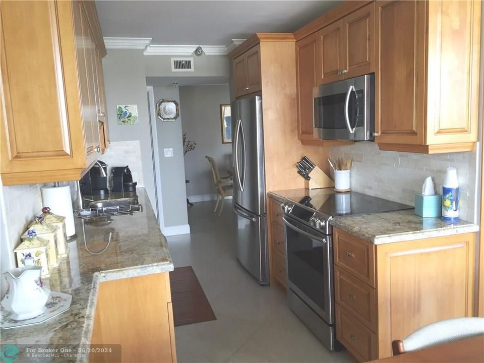 Active With Contract: $5,000 (2 beds, 2 baths, 1450 Square Feet)