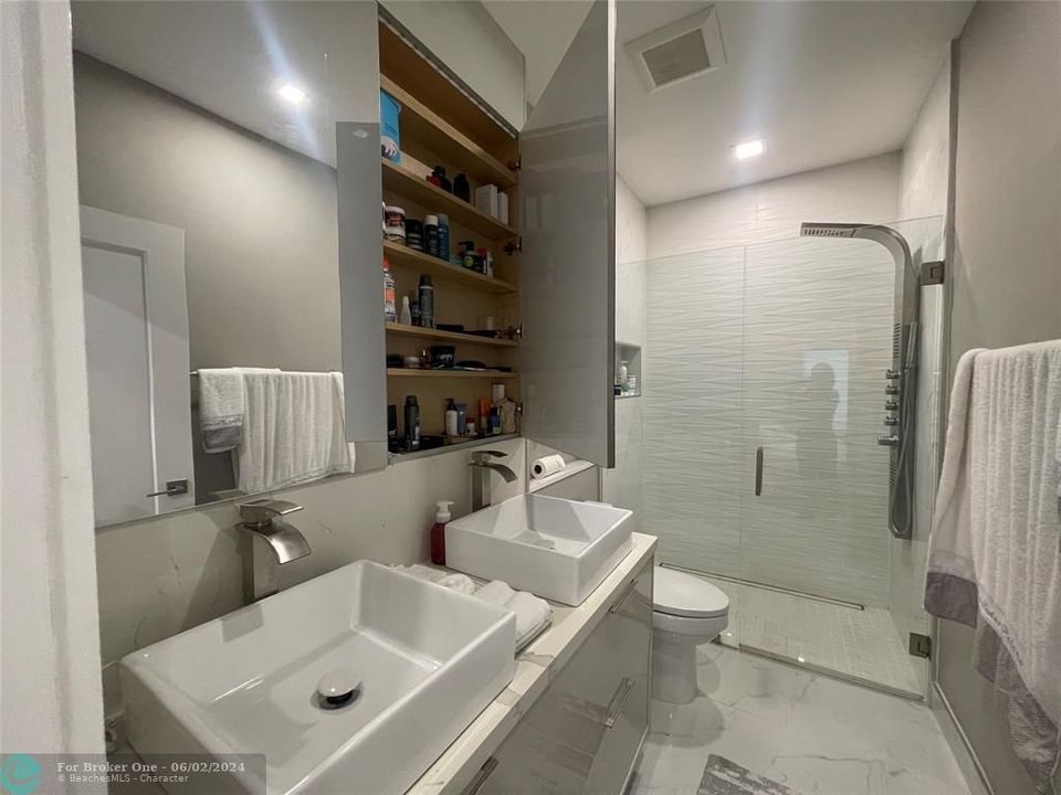 Active With Contract: $449,500 (2 beds, 2 baths, 1264 Square Feet)