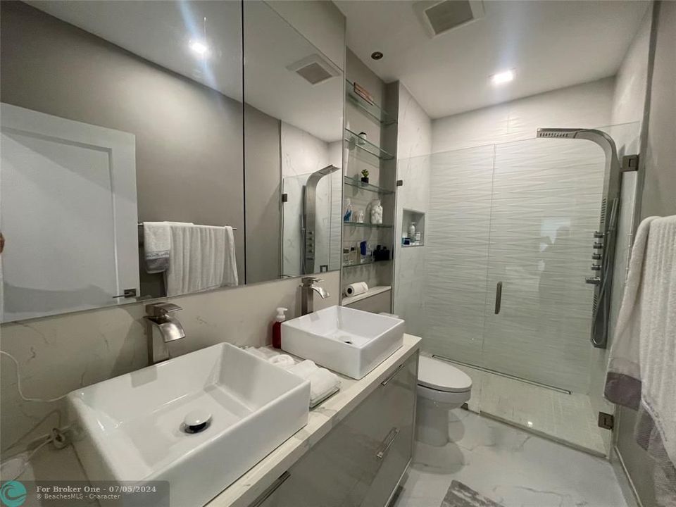 Active With Contract: $449,500 (2 beds, 2 baths, 1264 Square Feet)