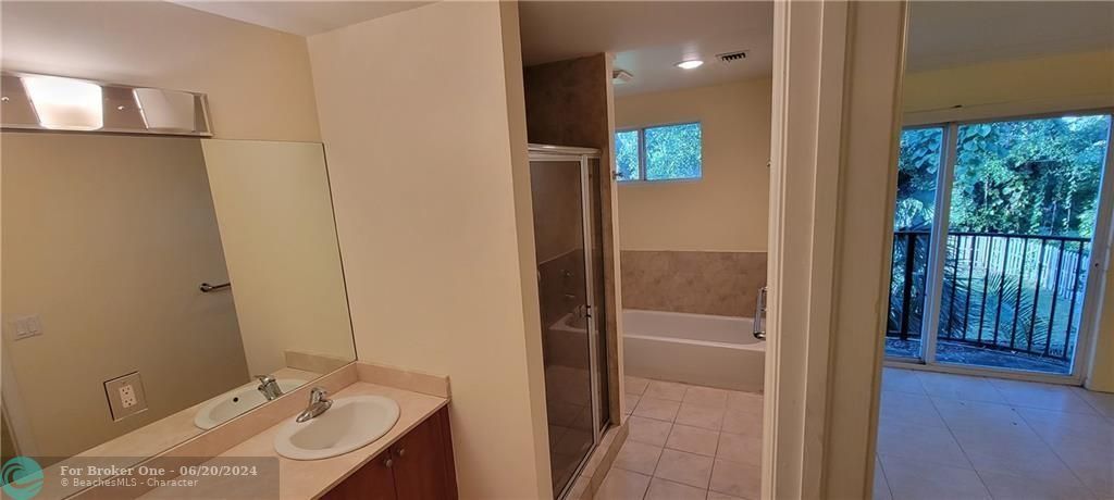 Active With Contract: $2,995 (3 beds, 2 baths, 1811 Square Feet)