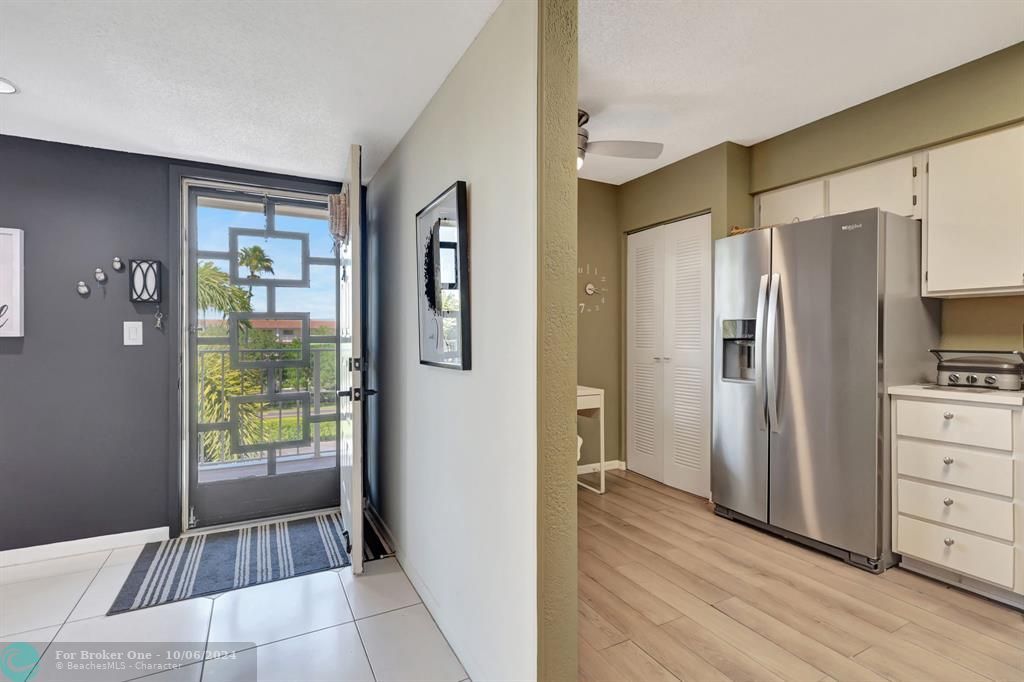 For Sale: $230,000 (2 beds, 2 baths, 1220 Square Feet)