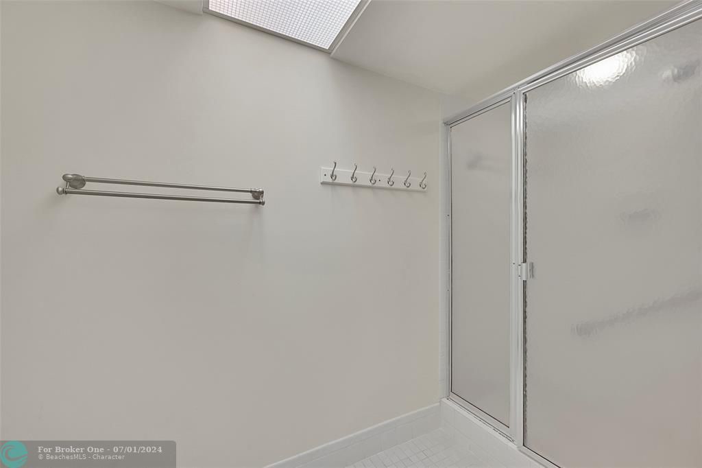 Active With Contract: $199,500 (2 beds, 2 baths, 1425 Square Feet)