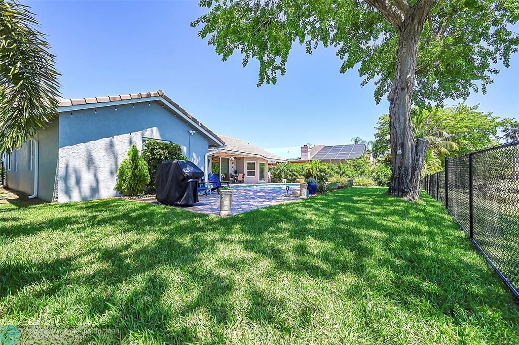 For Sale: $899,900 (4 beds, 2 baths, 2524 Square Feet)