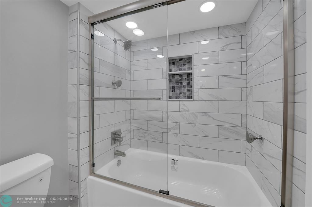 待售: $270,000 (2 贝兹, 2 浴室, 955 平方英尺)