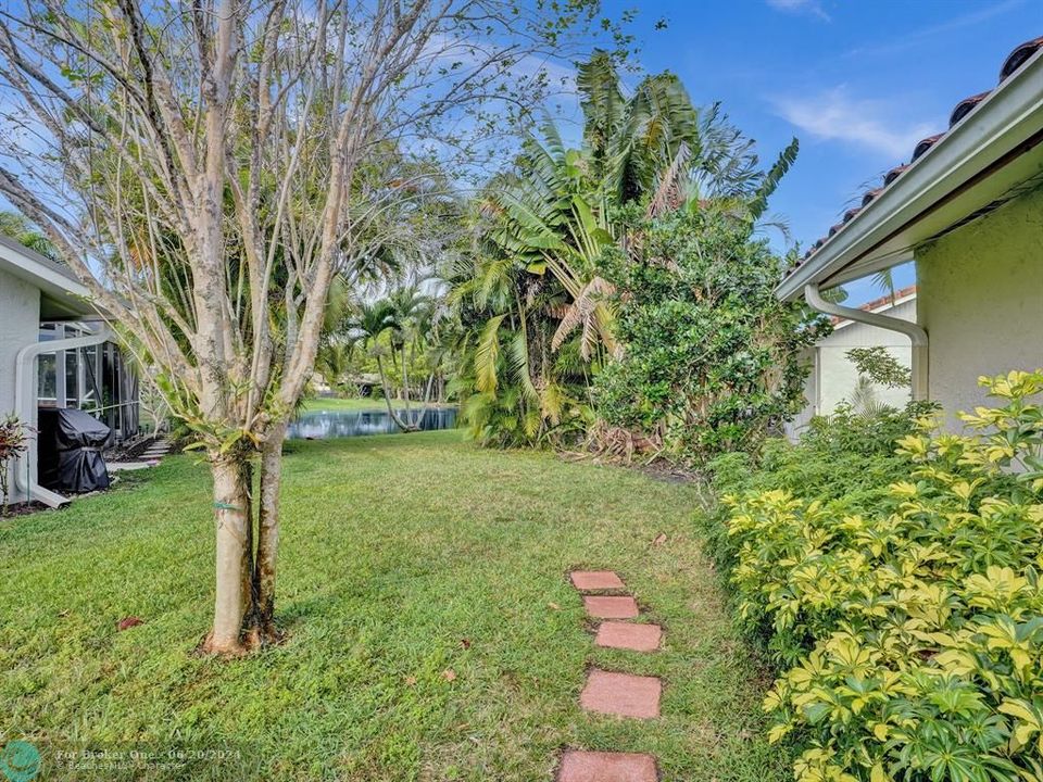 Recently Sold: $699,999 (3 beds, 2 baths, 1936 Square Feet)