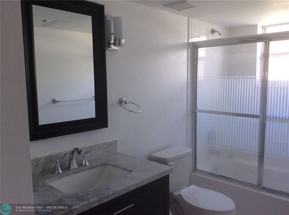 Active With Contract: $1,925 (1 beds, 1 baths, 665 Square Feet)