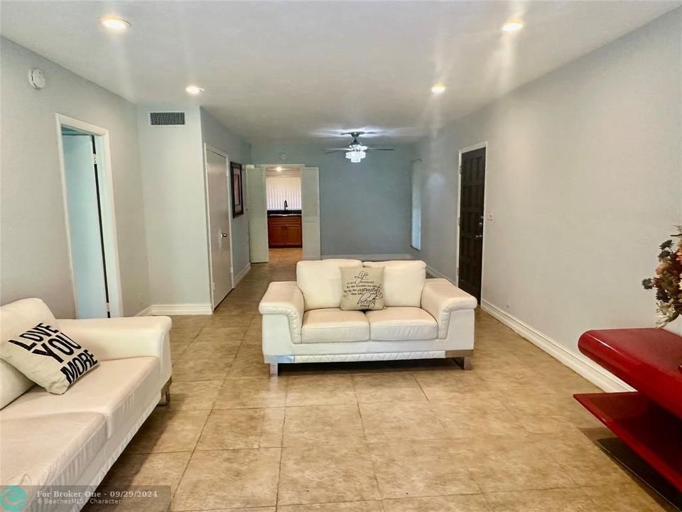 For Sale: $184,000 (2 beds, 2 baths, 1093 Square Feet)