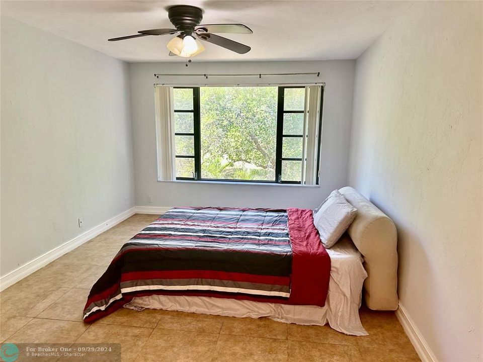 For Sale: $184,000 (2 beds, 2 baths, 1093 Square Feet)