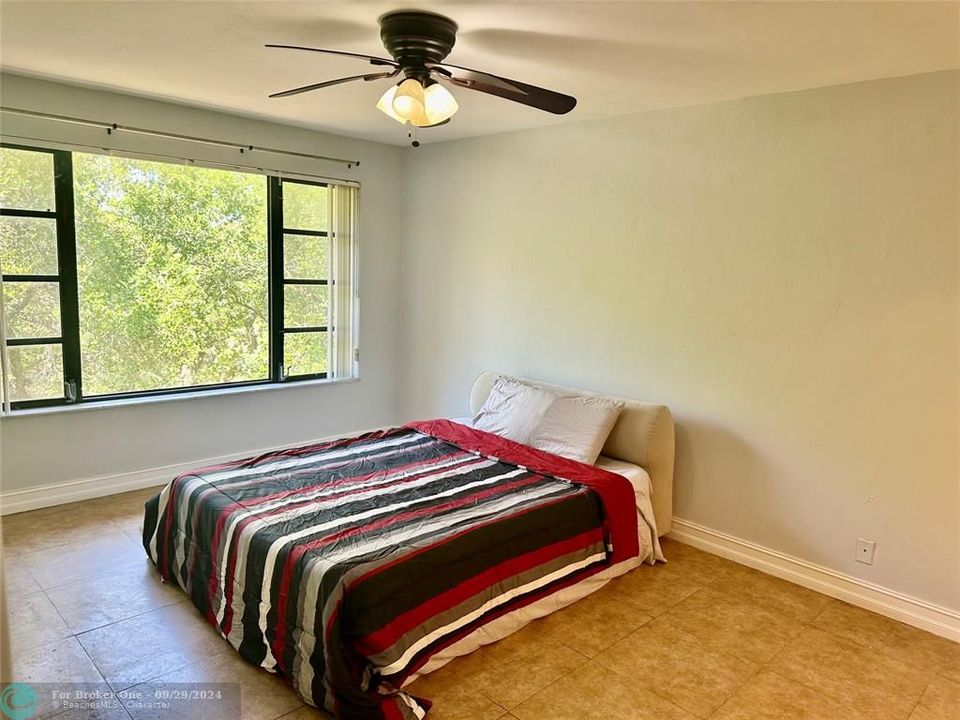 For Sale: $184,000 (2 beds, 2 baths, 1093 Square Feet)