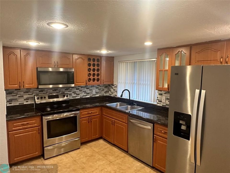 For Sale: $184,000 (2 beds, 2 baths, 1093 Square Feet)