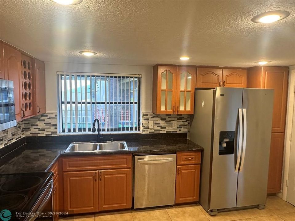 For Sale: $184,000 (2 beds, 2 baths, 1093 Square Feet)