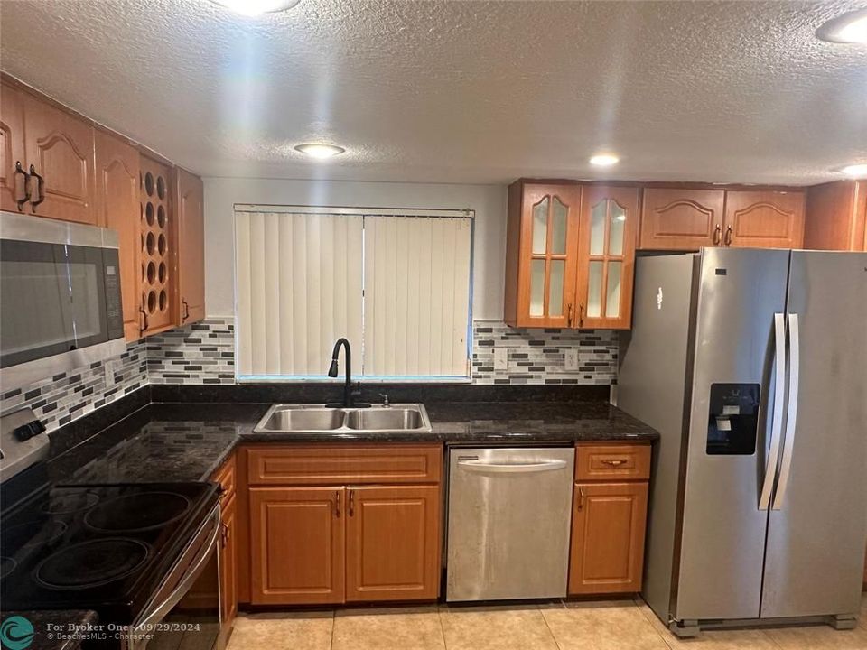 For Sale: $184,000 (2 beds, 2 baths, 1093 Square Feet)