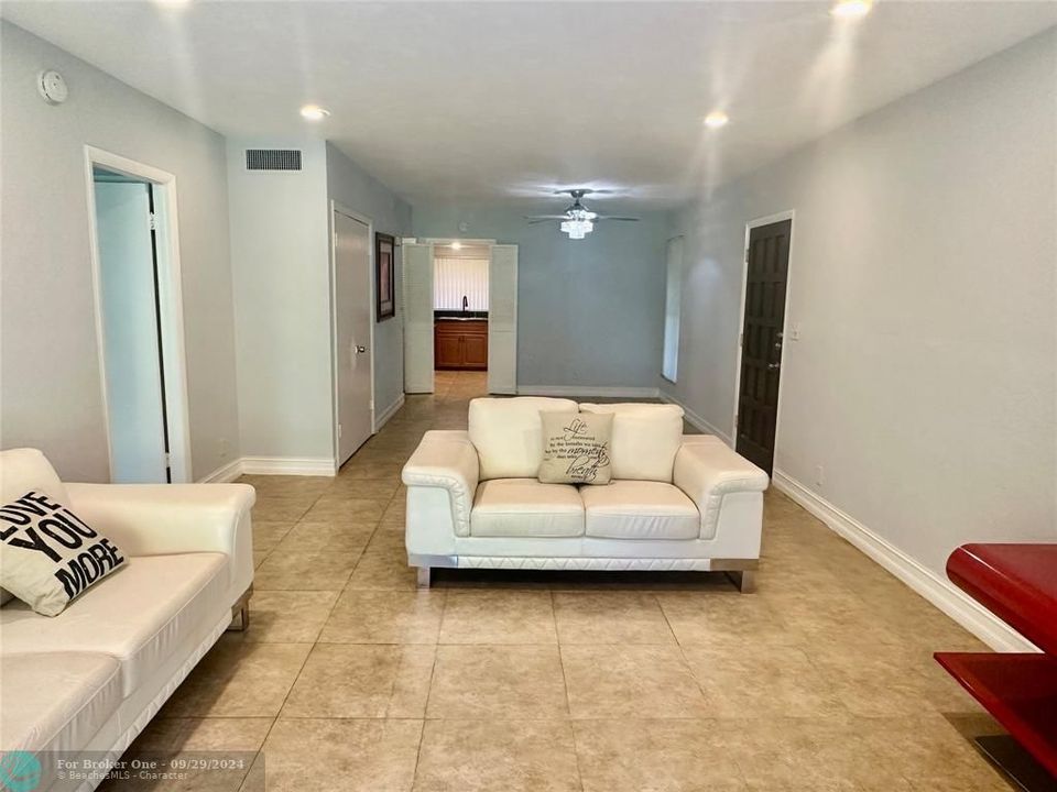 For Sale: $184,000 (2 beds, 2 baths, 1093 Square Feet)