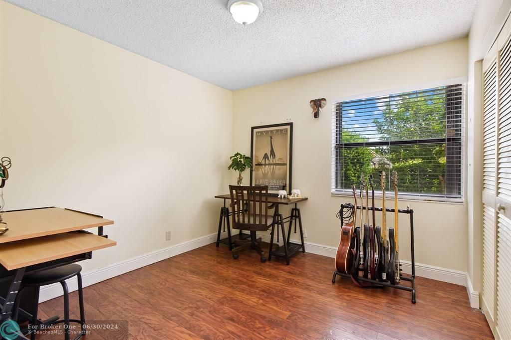 Active With Contract: $599,900 (3 beds, 2 baths, 1824 Square Feet)