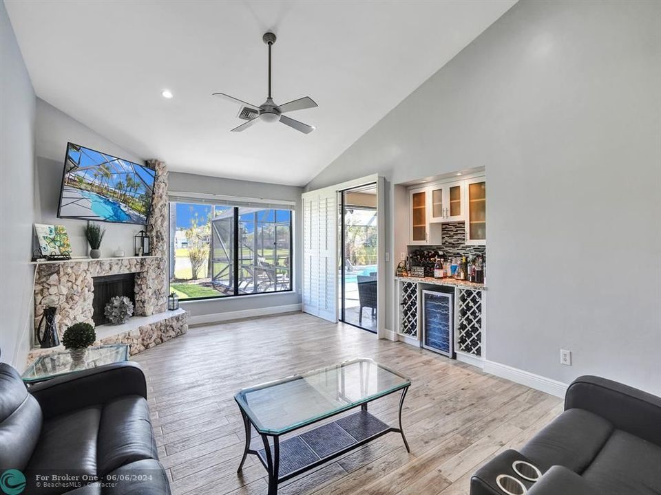 Active With Contract: $950,000 (5 beds, 2 baths, 2726 Square Feet)