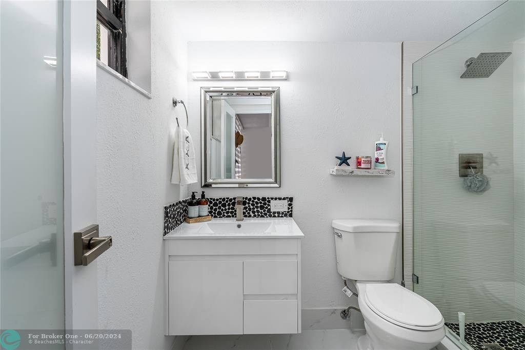 出租: $3,000 (2 贝兹, 2 浴室, 894 平方英尺)