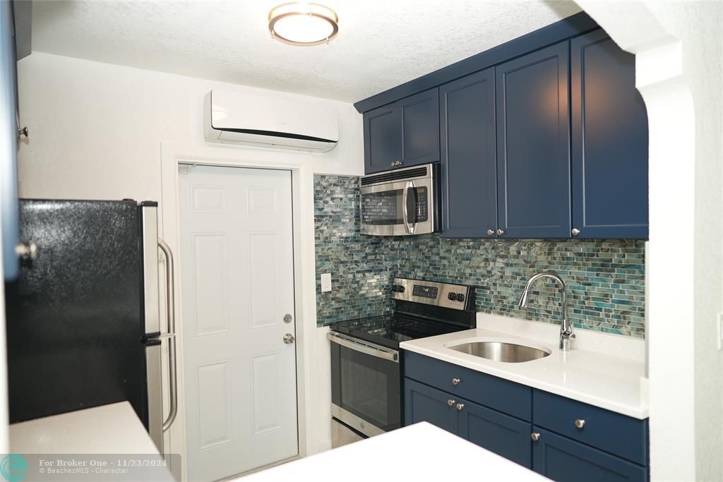 For Sale: $1,950 (1 beds, 1 baths, 0 Square Feet)