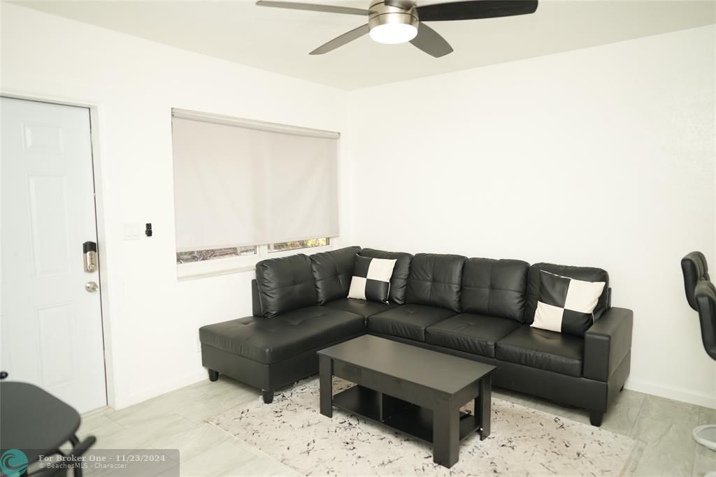 For Sale: $1,950 (1 beds, 1 baths, 0 Square Feet)