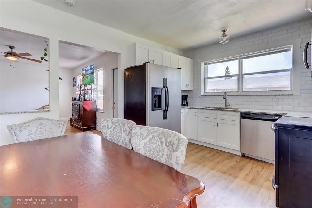 For Sale: $2,350 (2 beds, 1 baths, 1858 Square Feet)