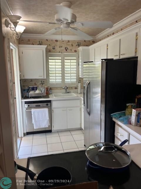 For Sale: $268,800 (2 beds, 2 baths, 975 Square Feet)